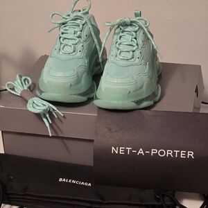 Teal Balenciaga triple s sz 35